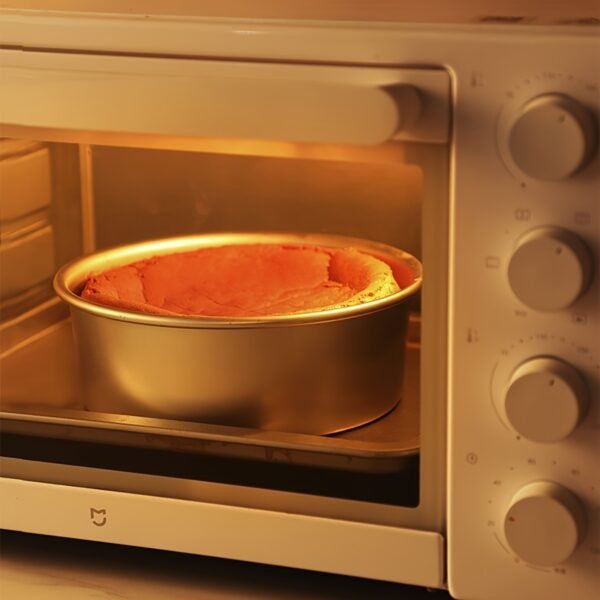 837faf91-eb2e-4e46-923e-f2f0305cb5c3.jpg 8-Inch Non-Stick Round Cake Pan with Removable Bottom